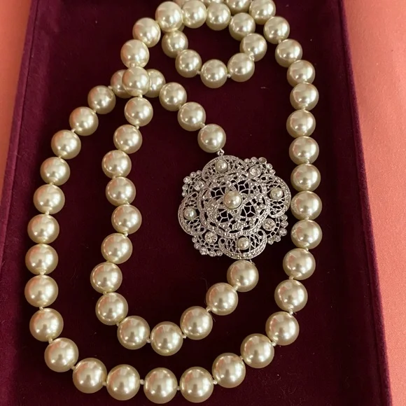 Camrose and Kross JBK Collection Faux Pearl Necklace +Box and COA - Picture 1 of 17